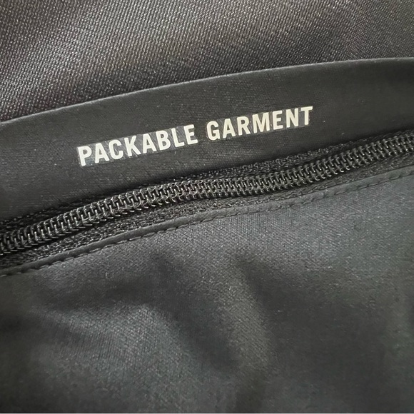 Nike Storm-FIT ADV Down-Fill Run Division Women's Black Running Jacket - Picture 12 of 16